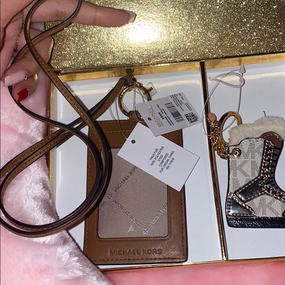 Michael Kors card holder and key chain set - Picture 4 of 7